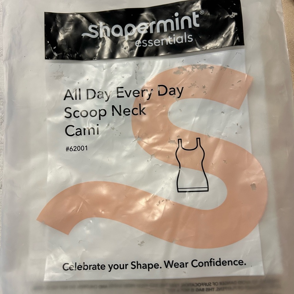 Shapermint Scoop Neck Cami - Picture 4 of 5